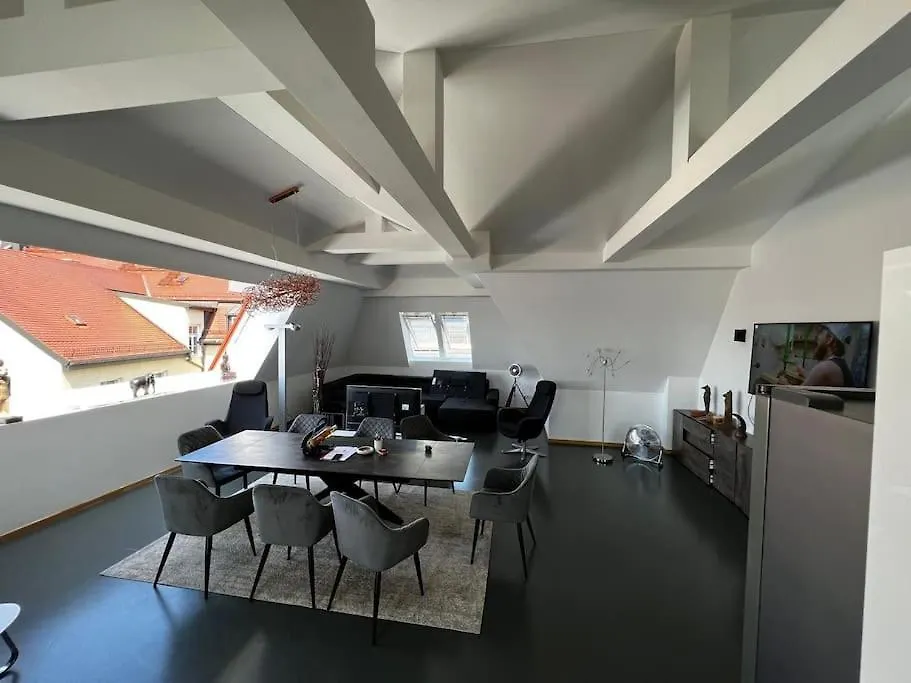 6 Zimmer Maisonette-Penthouse Pool Dachterrasse Luxus Munich