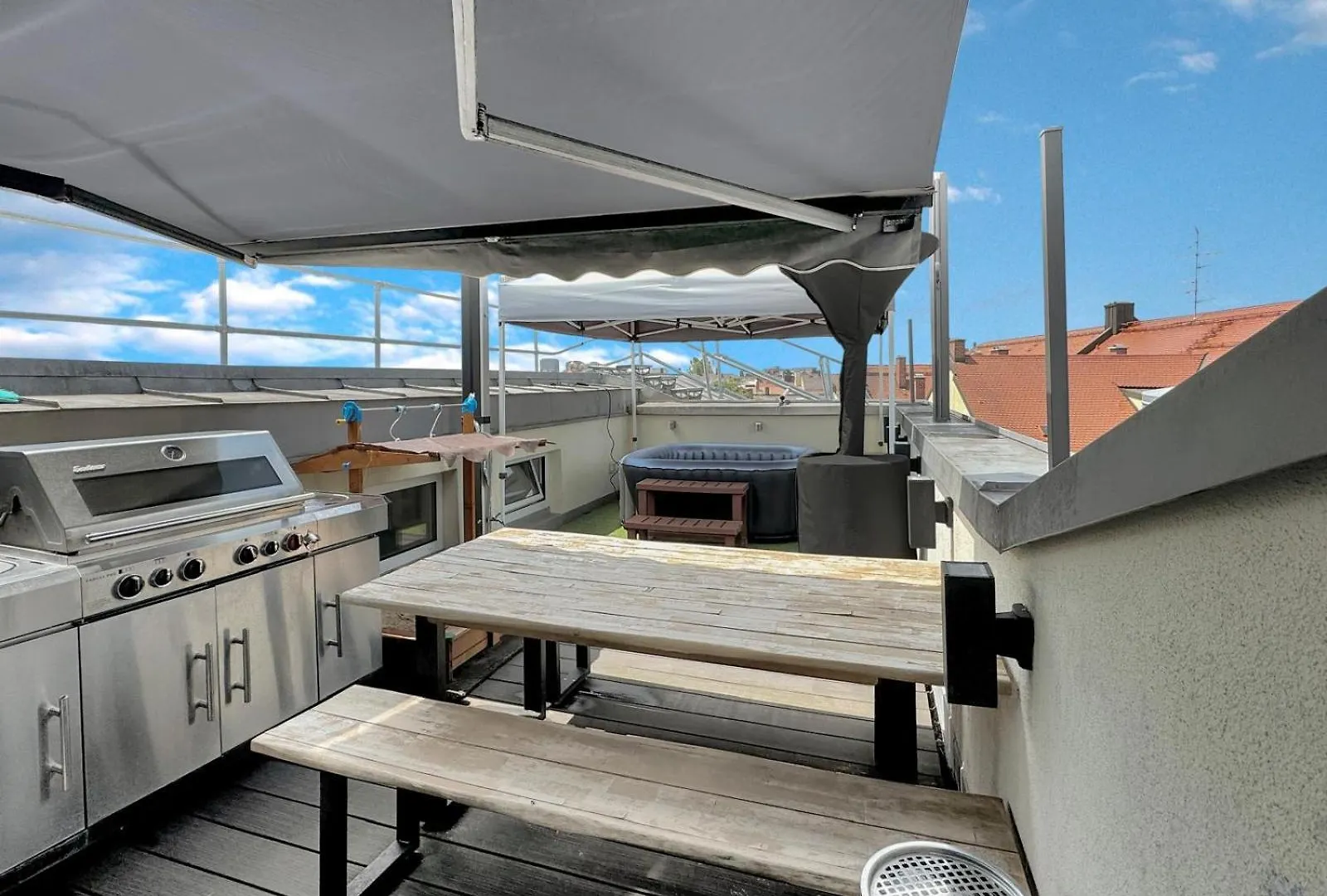 6 Zimmer Maisonette-Penthouse Pool Dachterrasse Luxus München Apartment