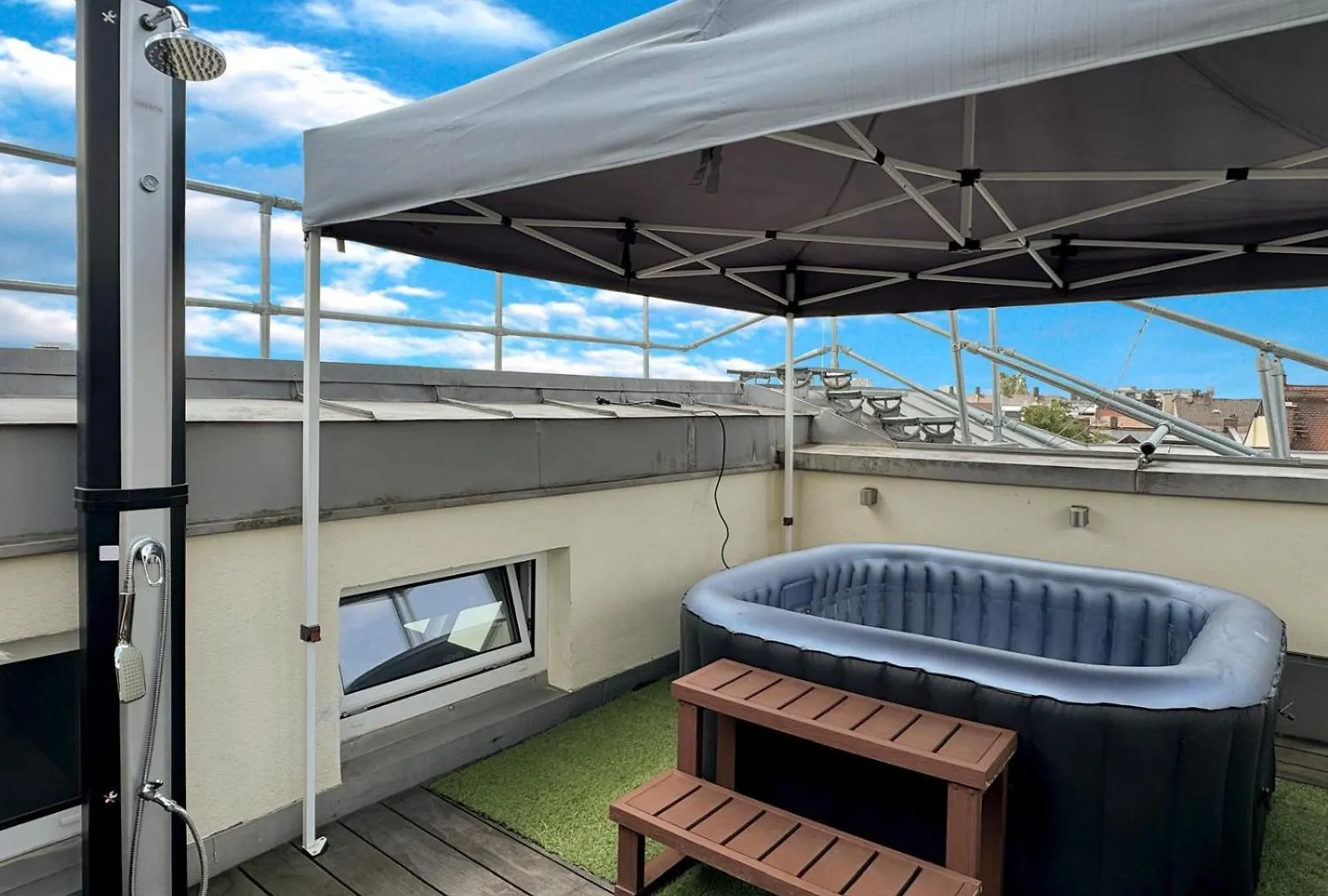 6 Zimmer Maisonette-Penthouse Pool Dachterrasse Luxus München
